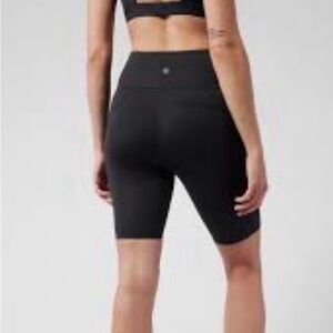 Athleta Ultimate Stash Pocket 7” Short